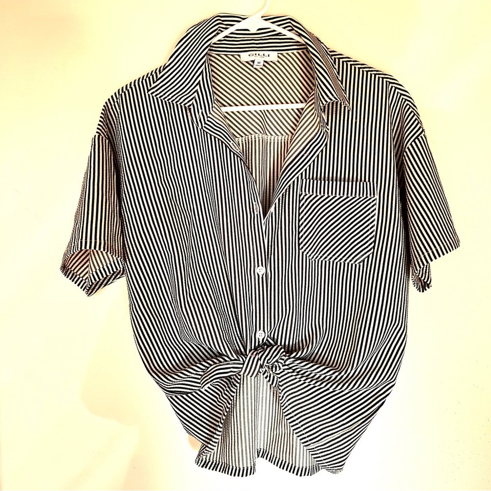 NWOT Black and White Striped Short-Sleeve Button-Down Collared Shirt